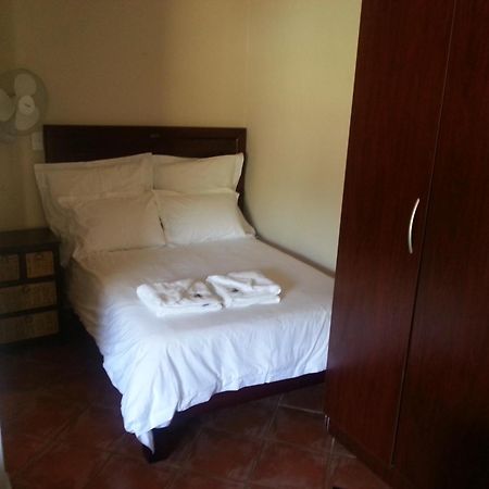 Private Apartments & Biz Stays Претория Стая снимка
