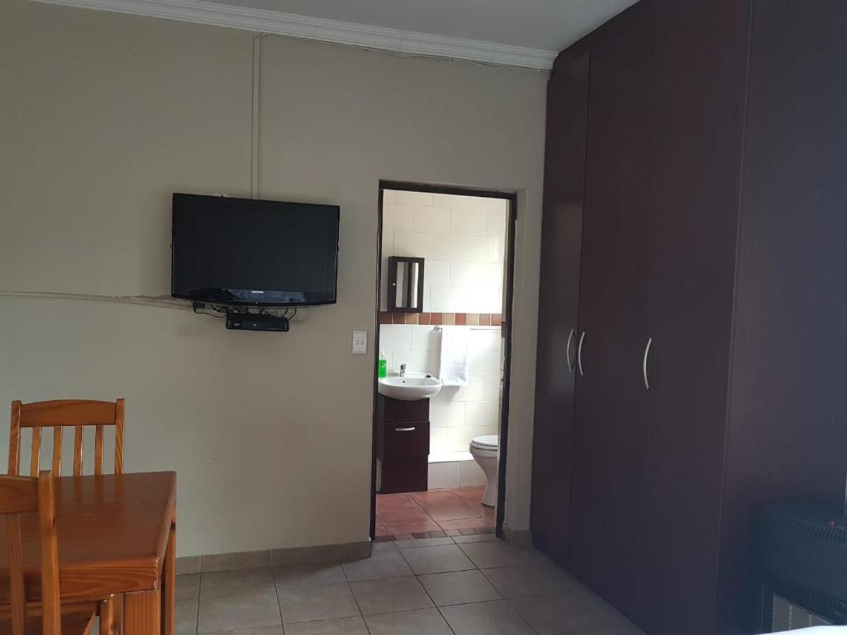 Private Apartments & Biz Stays Претория Екстериор снимка
