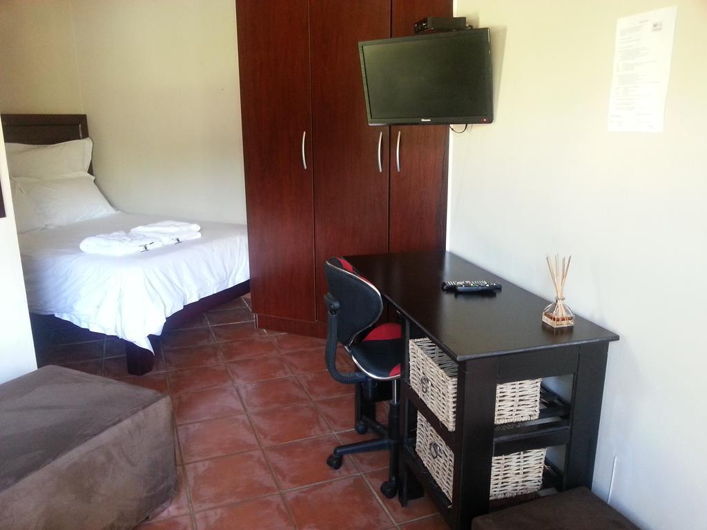 Private Apartments & Biz Stays Претория Стая снимка