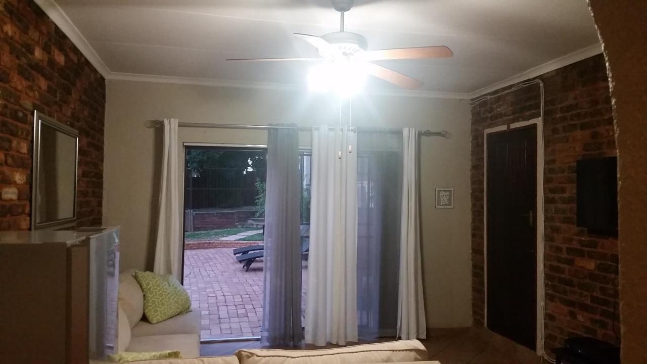 Private Apartments & Biz Stays Претория Екстериор снимка